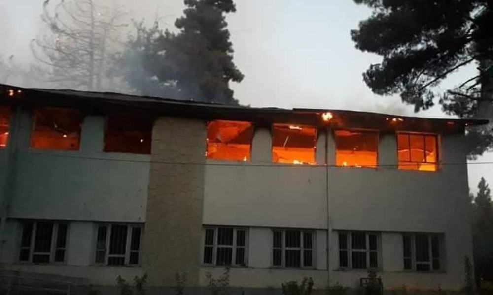 آتش زدن مکتب